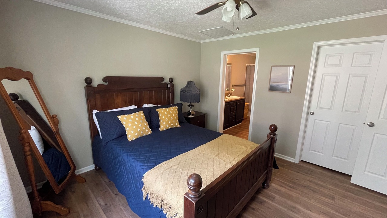 Photo of Bedroom in Troutman
