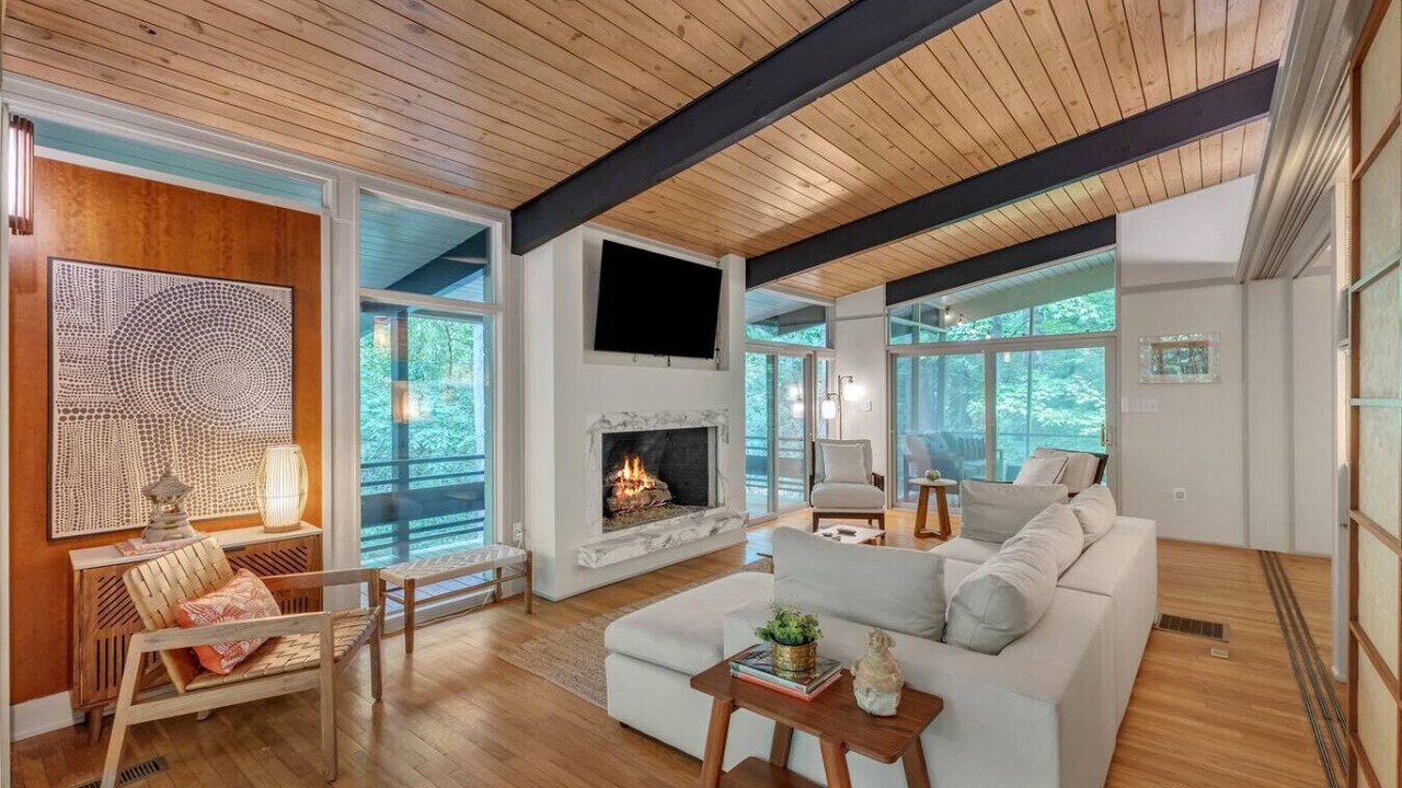 Photo of Livingroom in Chapel Hill