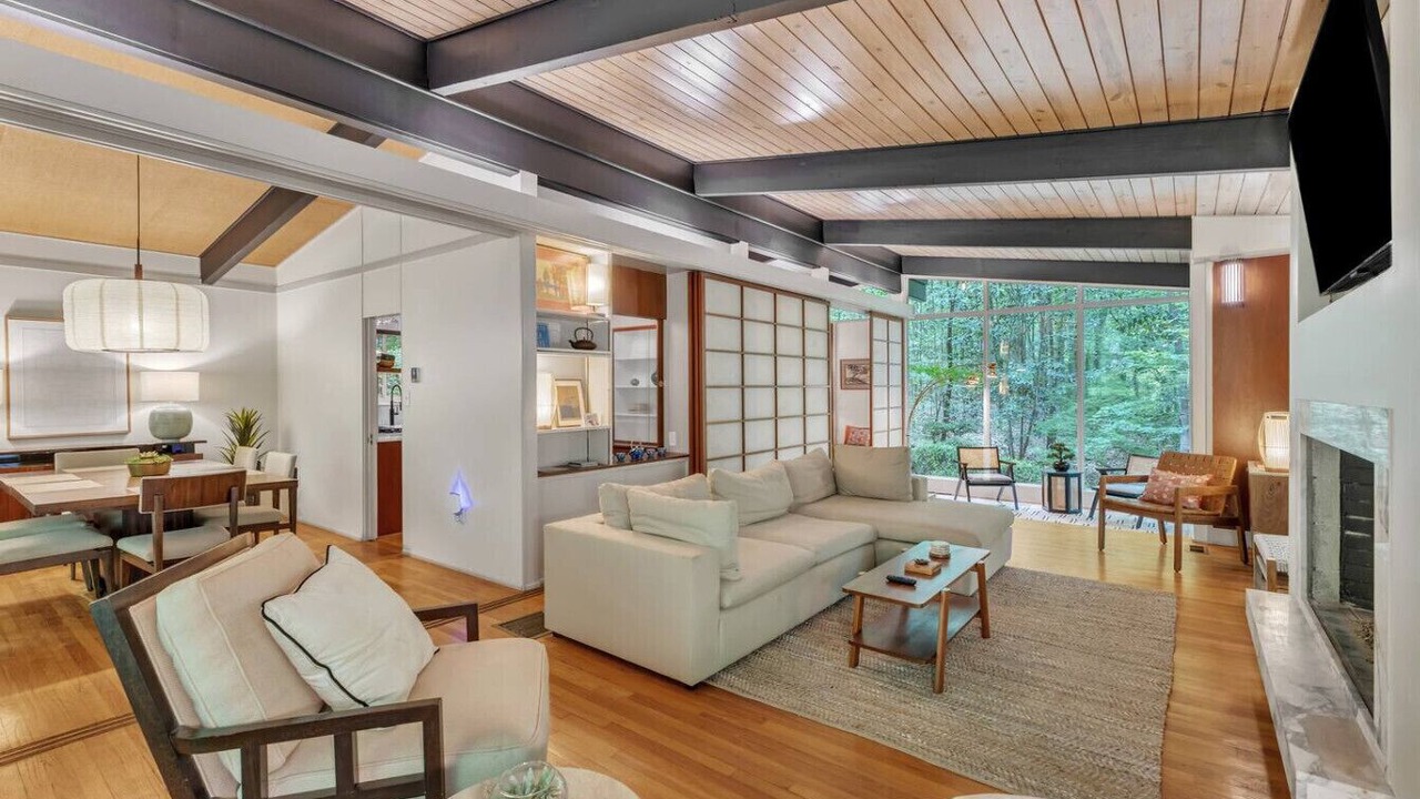 Photo of Livingroom in Chapel Hill
