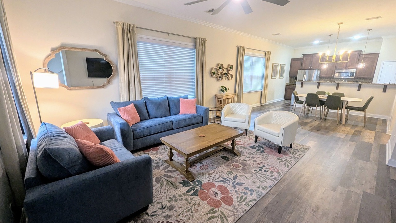 Photo of Livingroom in Thomas Square