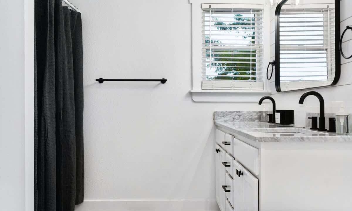 Photo of Bathroom in Colington