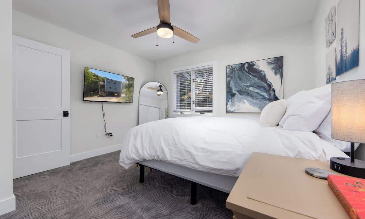 Photo of Bedroom in Southern Shores