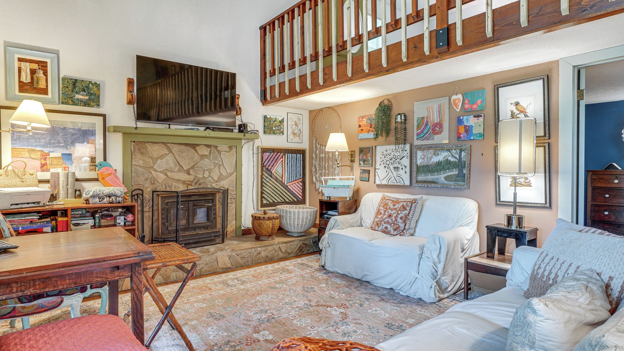 Photo of Livingroom in Robbinsville