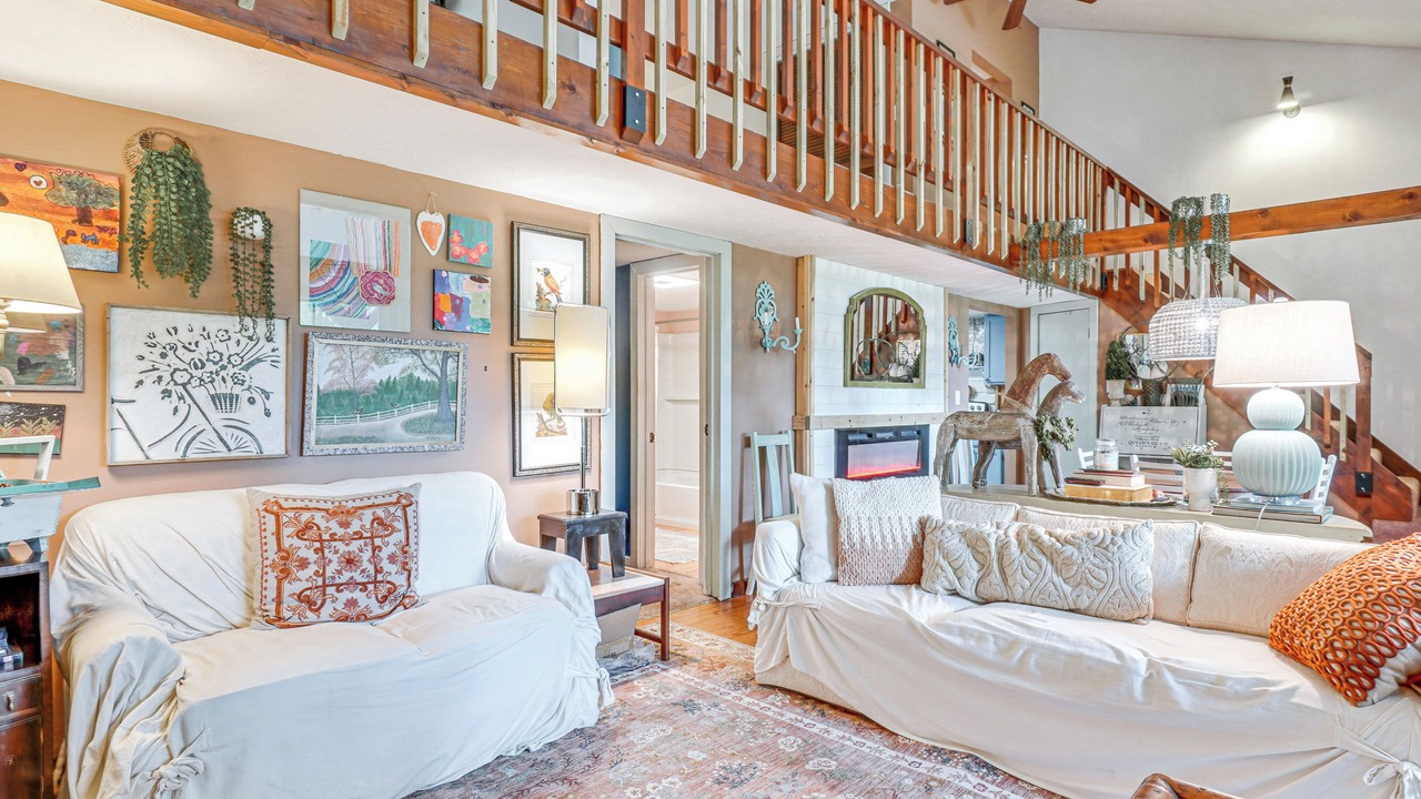 Photo of Livingroom in Robbinsville