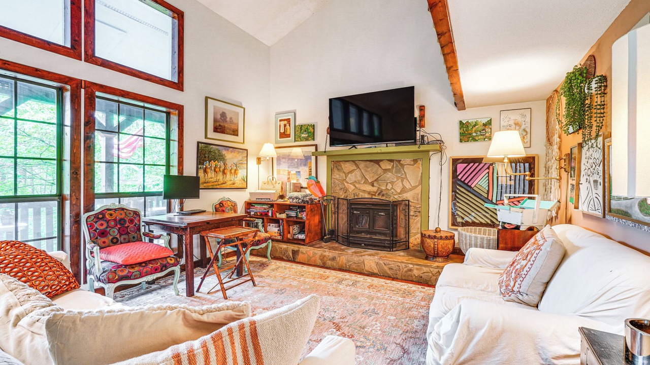 Photo of Livingroom in Robbinsville