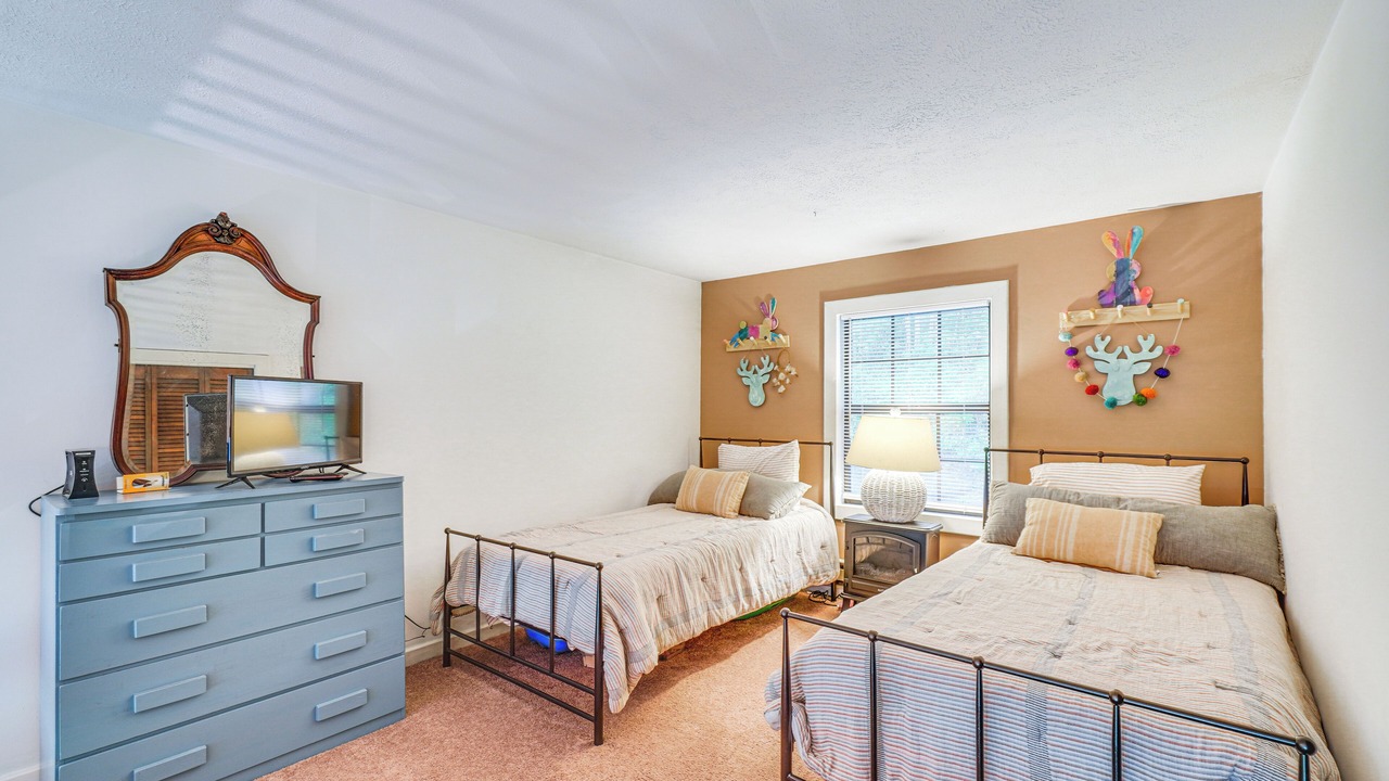 Photo of Bedroom in Robbinsville