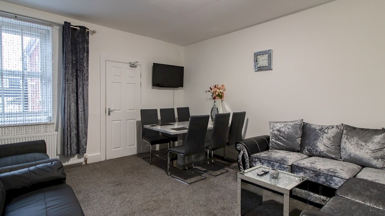 Photo of Livingroom in Newcastle-upon-Tyne