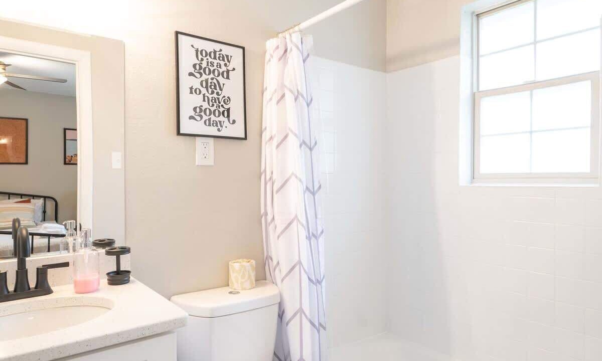 Photo of Bathroom in East Ocean View