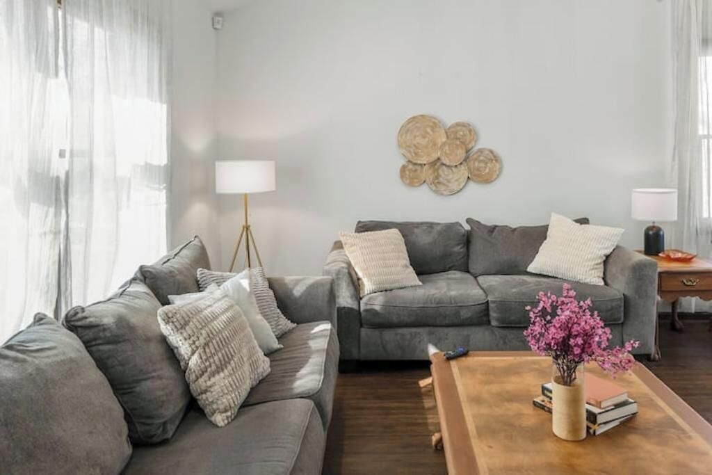 Photo of Livingroom in Southeast Raleigh