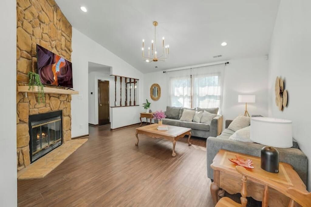 Photo of Livingroom in Southeast Raleigh