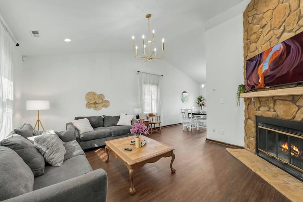Photo of Livingroom in Southeast Raleigh
