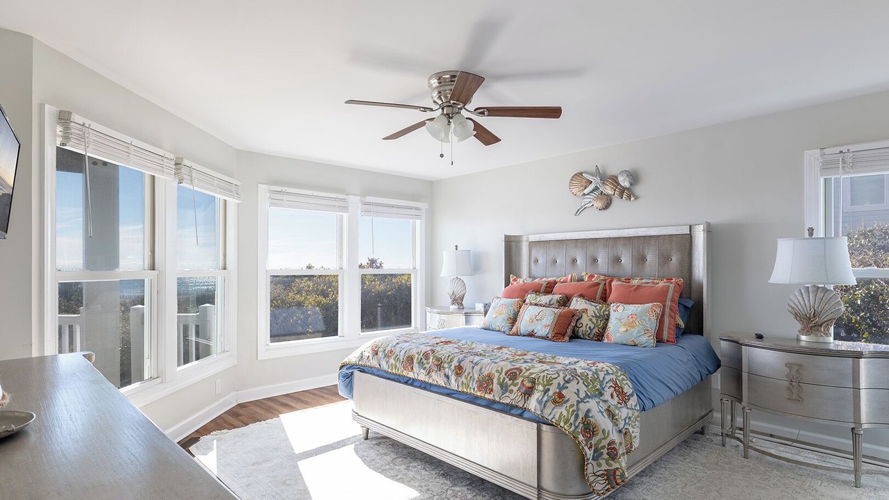 Photo of Bedroom in Pine Knoll Shores