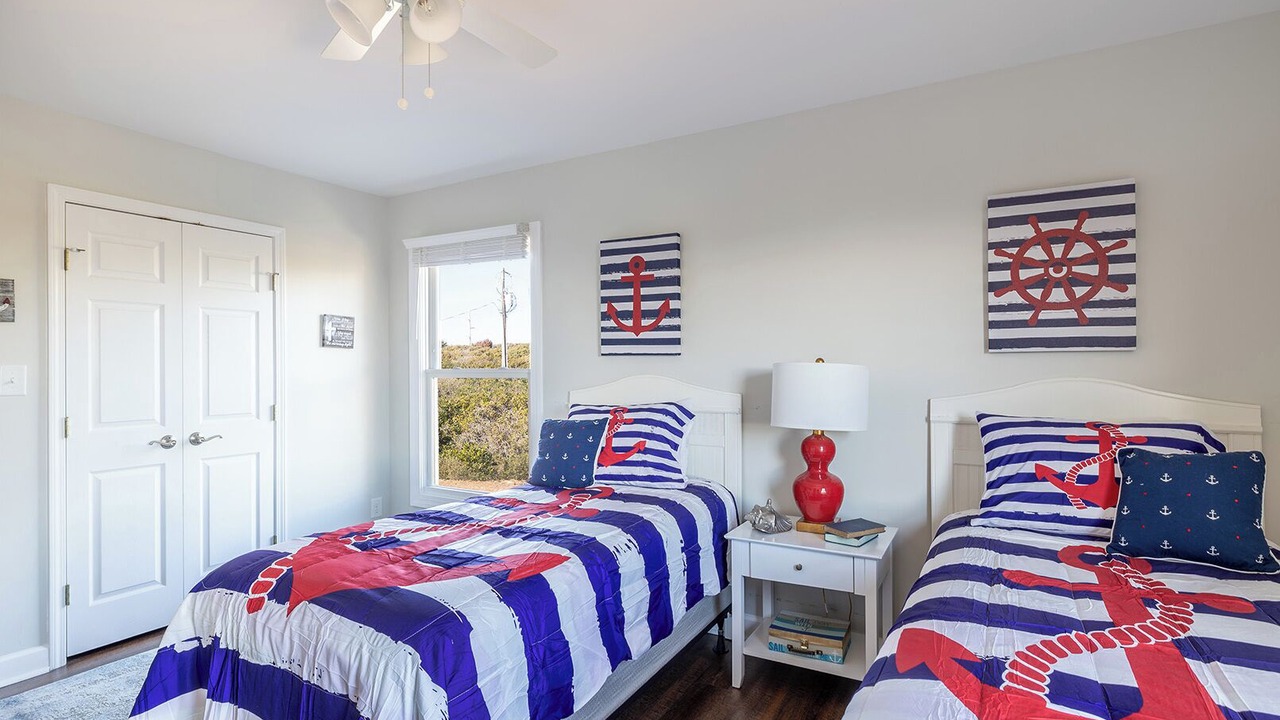 Photo of Bedroom in Pine Knoll Shores