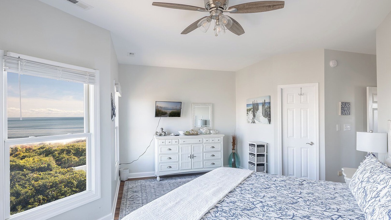 Photo of Bedroom in Pine Knoll Shores