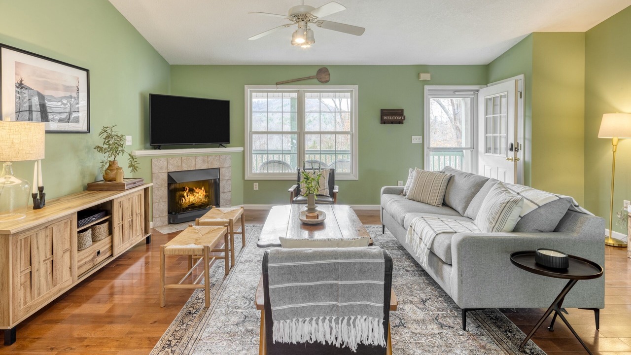 Photo of Livingroom in Weaverville