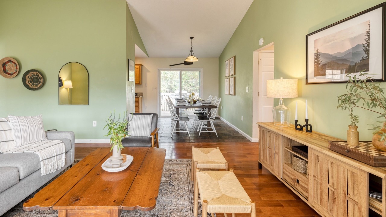 Photo of Livingroom in Weaverville