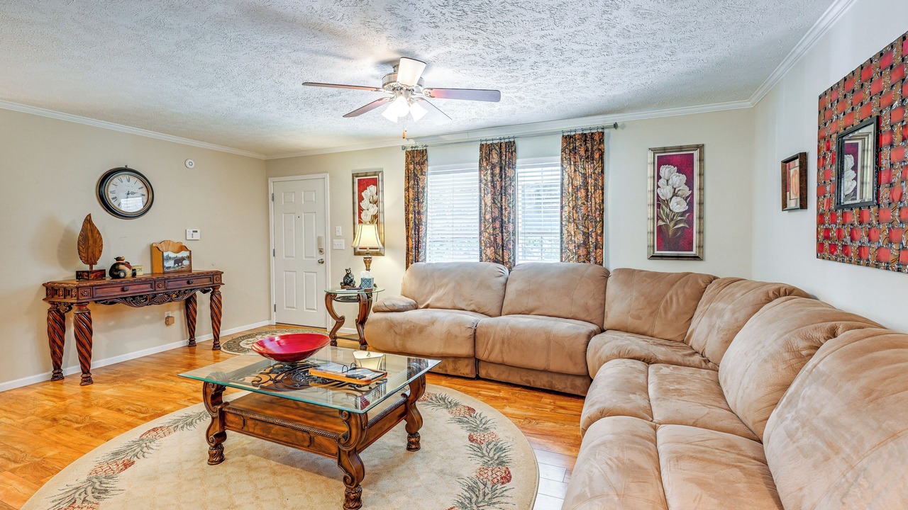 Photo of Livingroom in Graham County