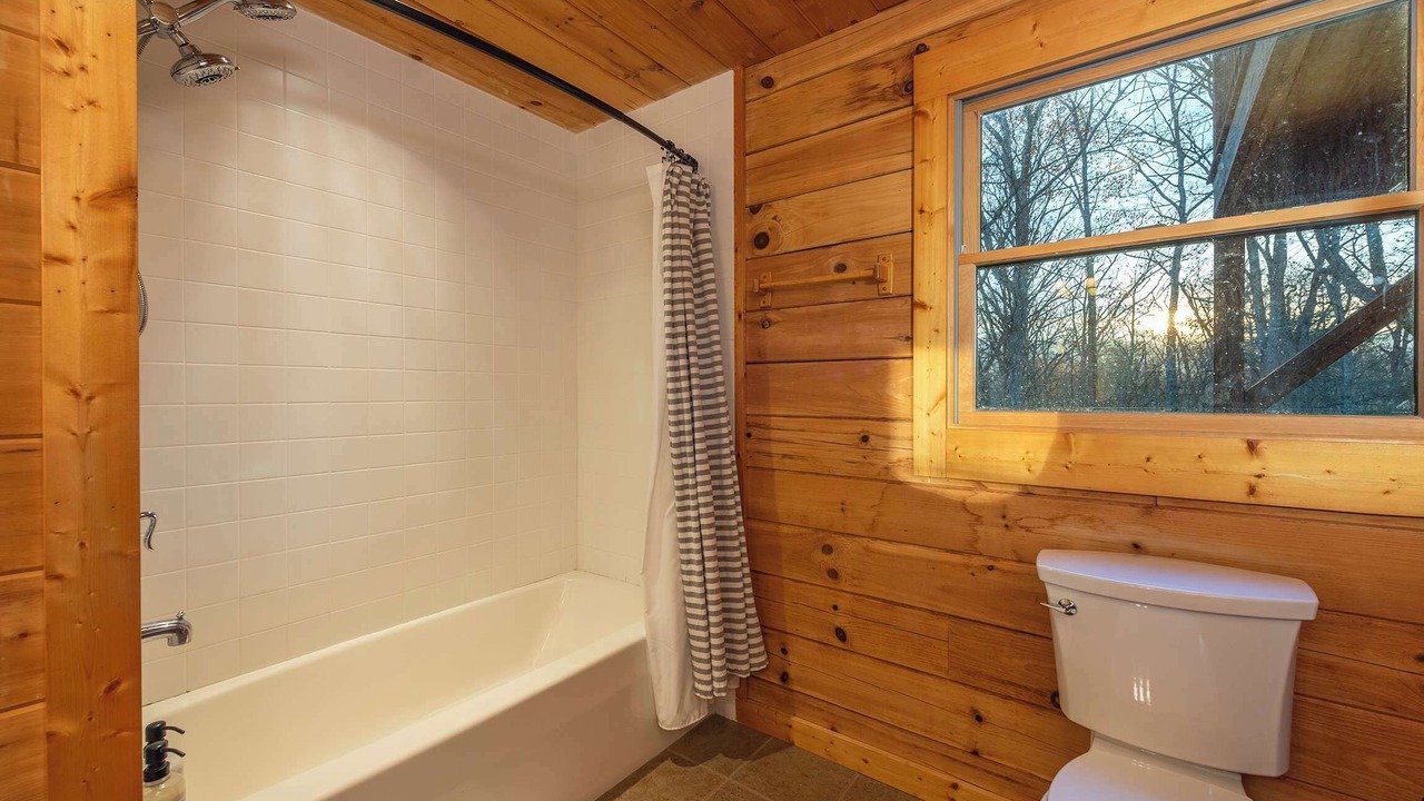 Photo of Bathroom in Marshall