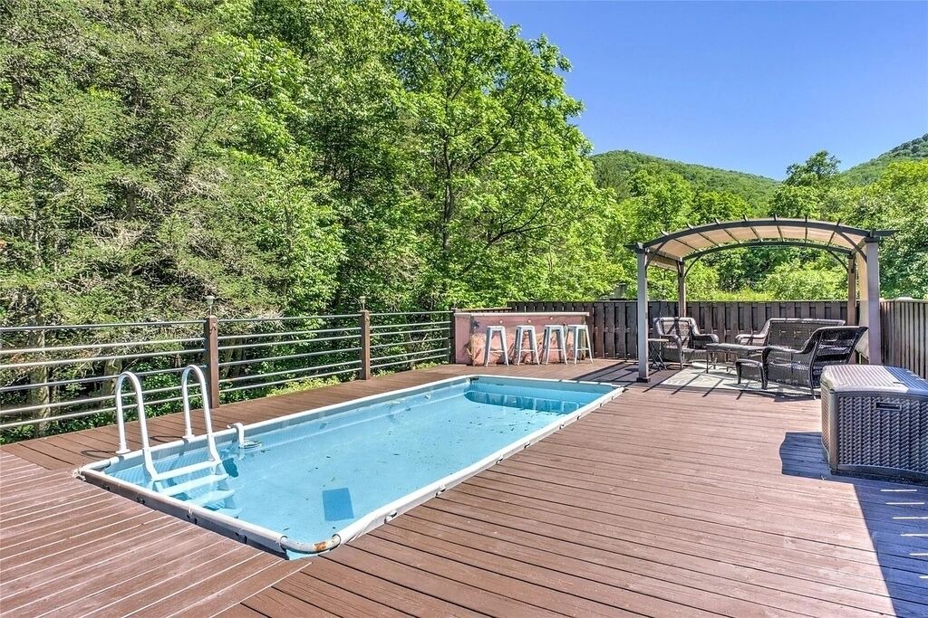 Photo of Outdoor in Barnardsville