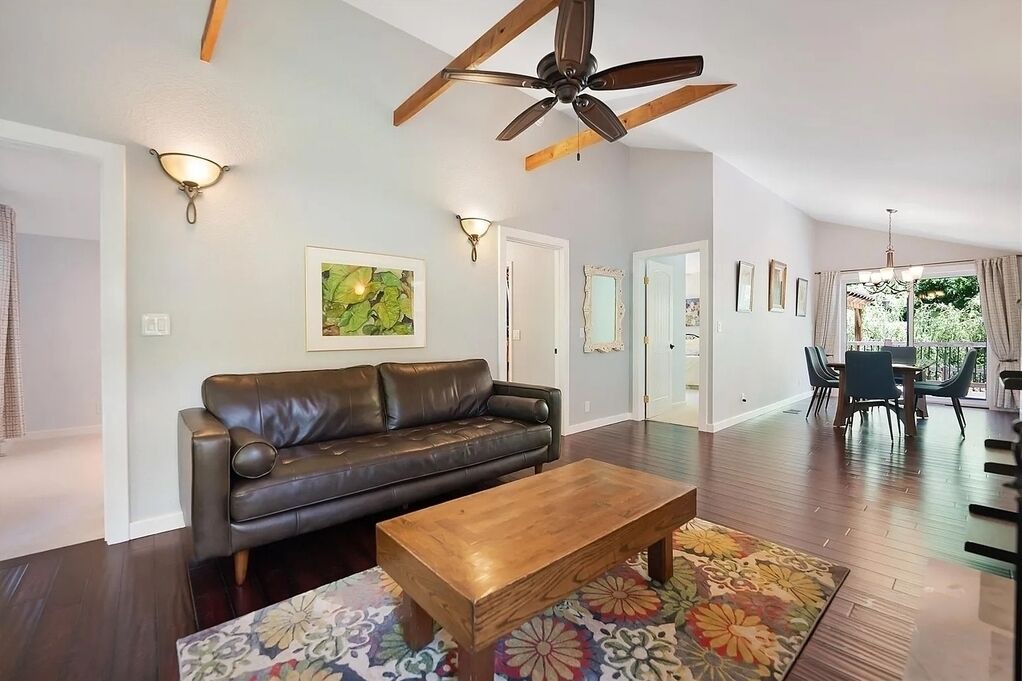 Photo of Livingroom in Barnardsville
