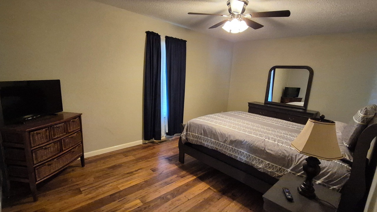 Photo of Bedroom in Southmont