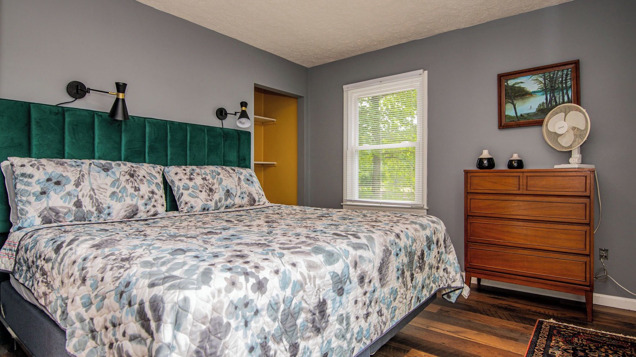 Photo of Bedroom in North Shore Acres