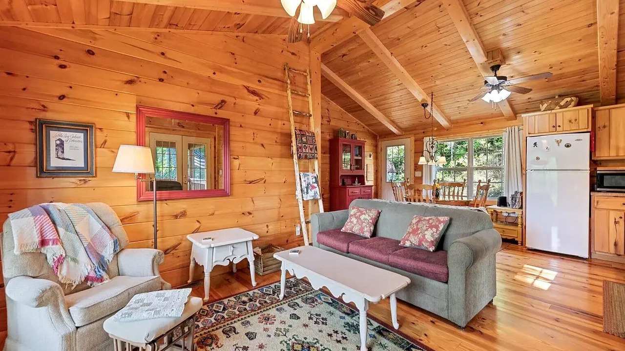 Photo of Livingroom in Cranberry Falls