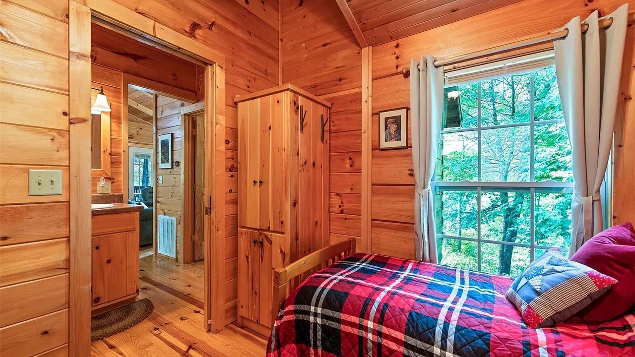 Photo of Bedroom in Cranberry Falls