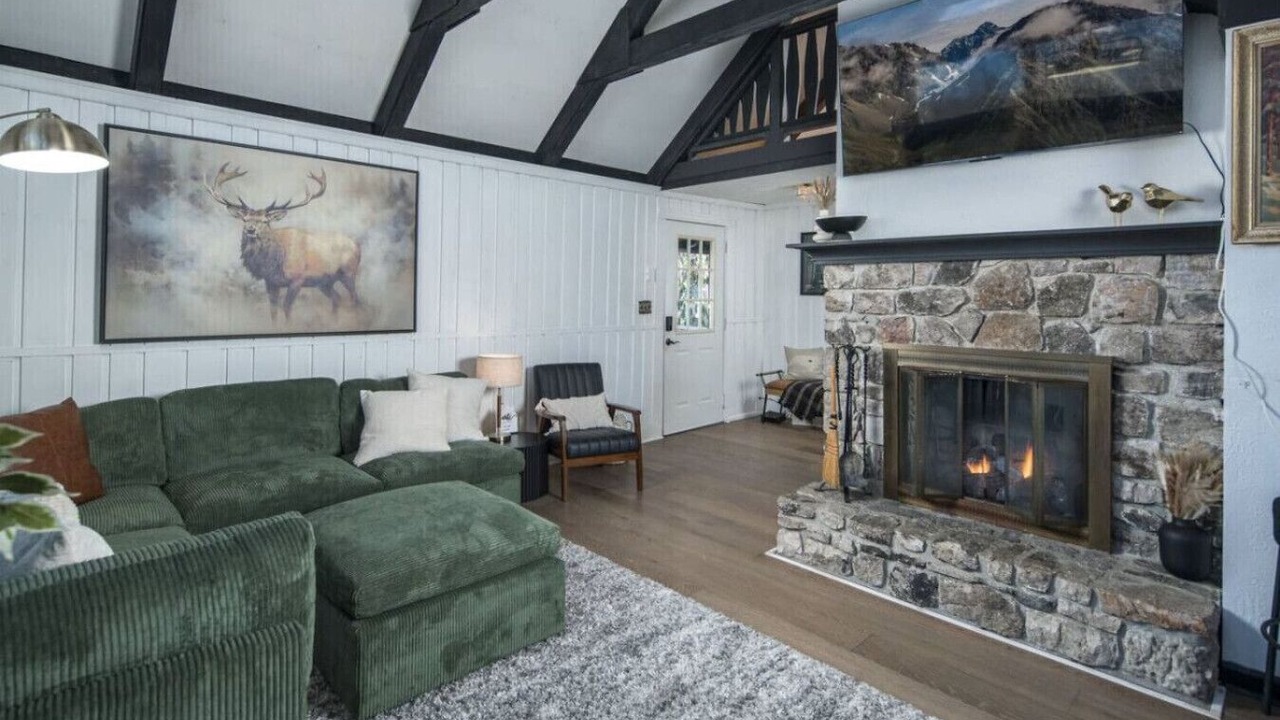 Photo of Livingroom in Charter Hills