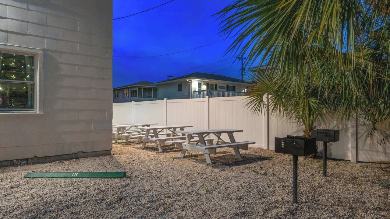 Photo of Outdoor in Ash
