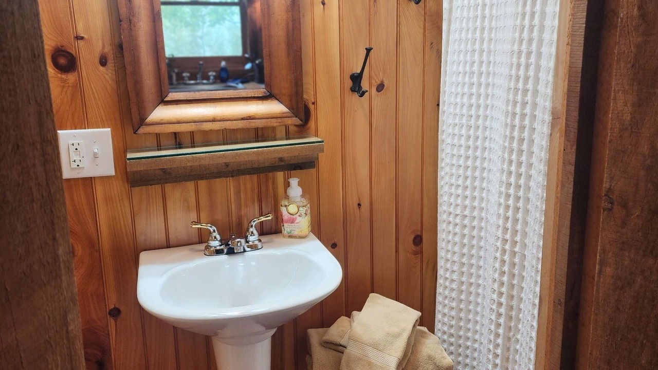 Photo of Bathroom in Scaly Mountain