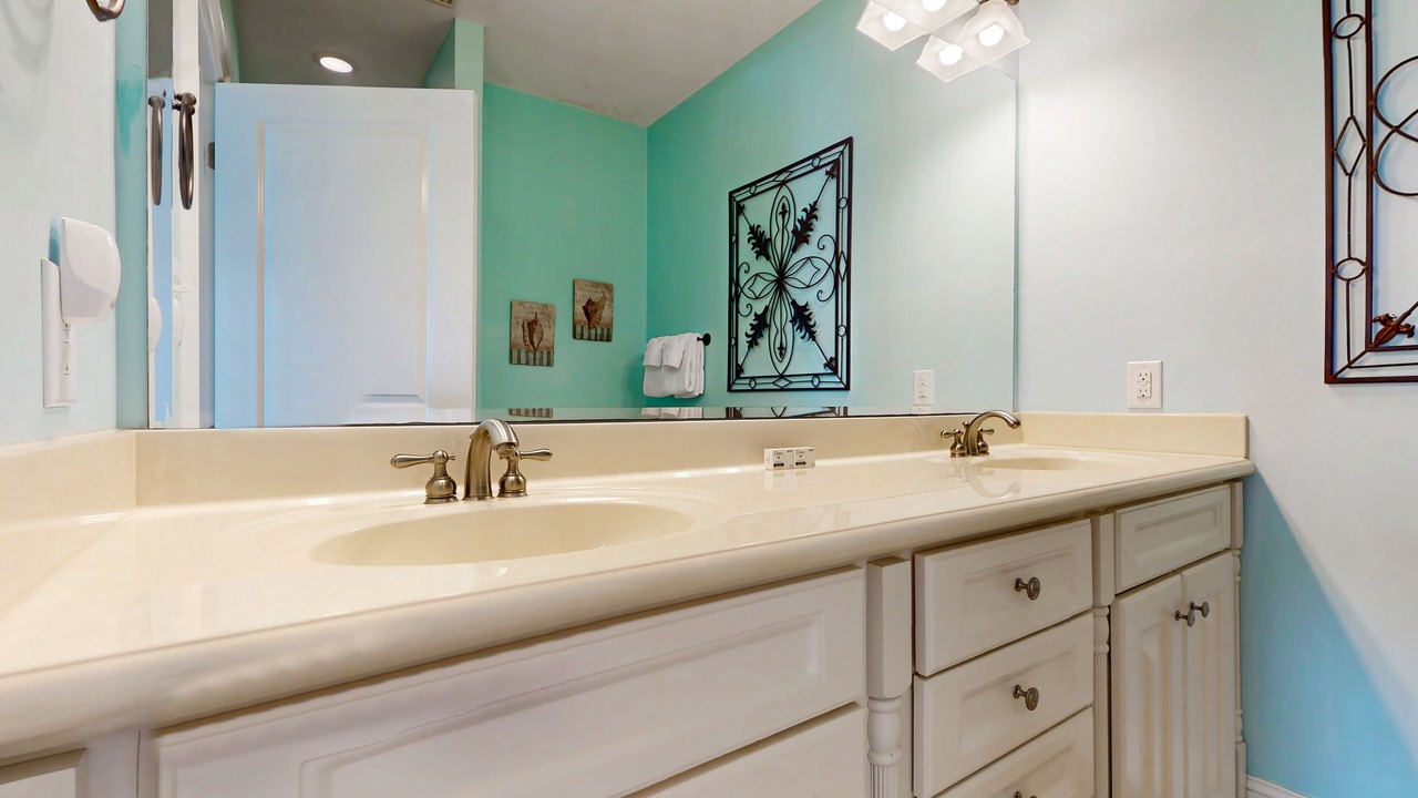 Photo of Bathroom in Pine Knoll Shores