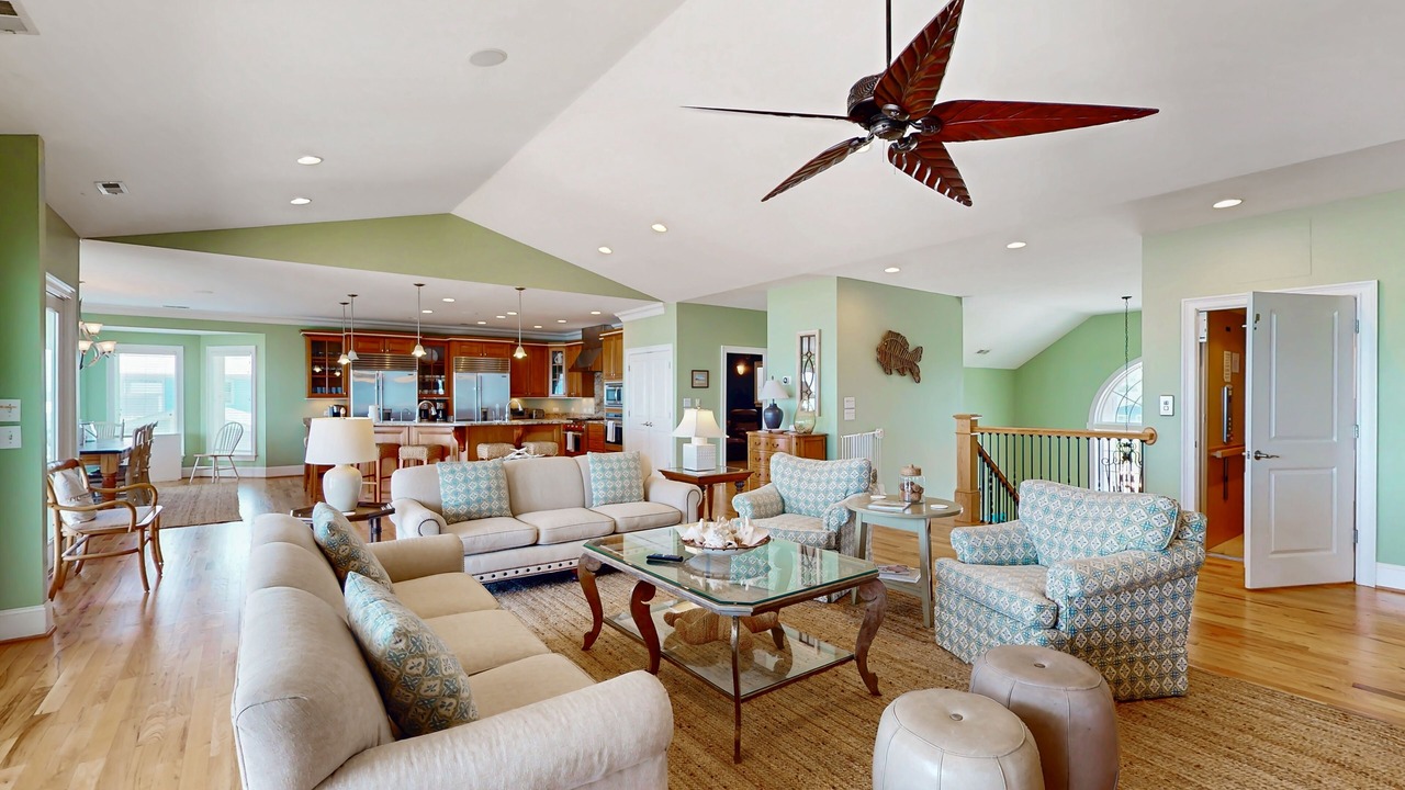 Photo of Livingroom in Pine Knoll Shores