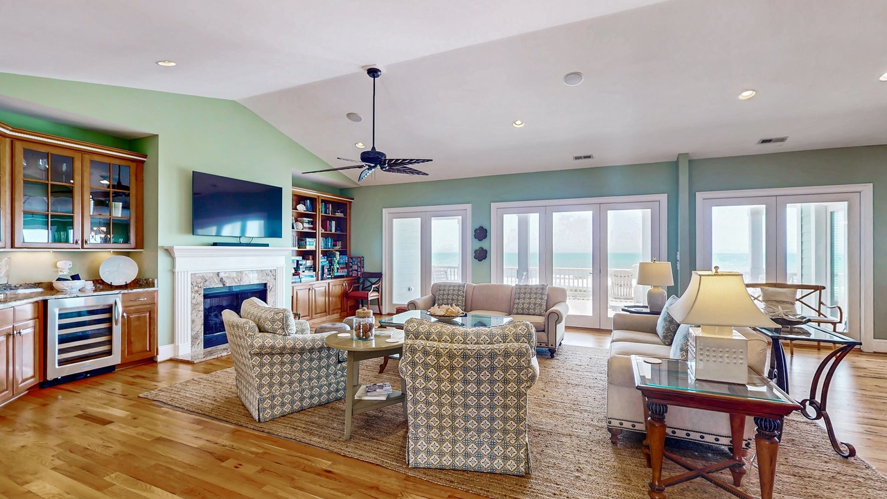 Photo of Livingroom in Pine Knoll Shores