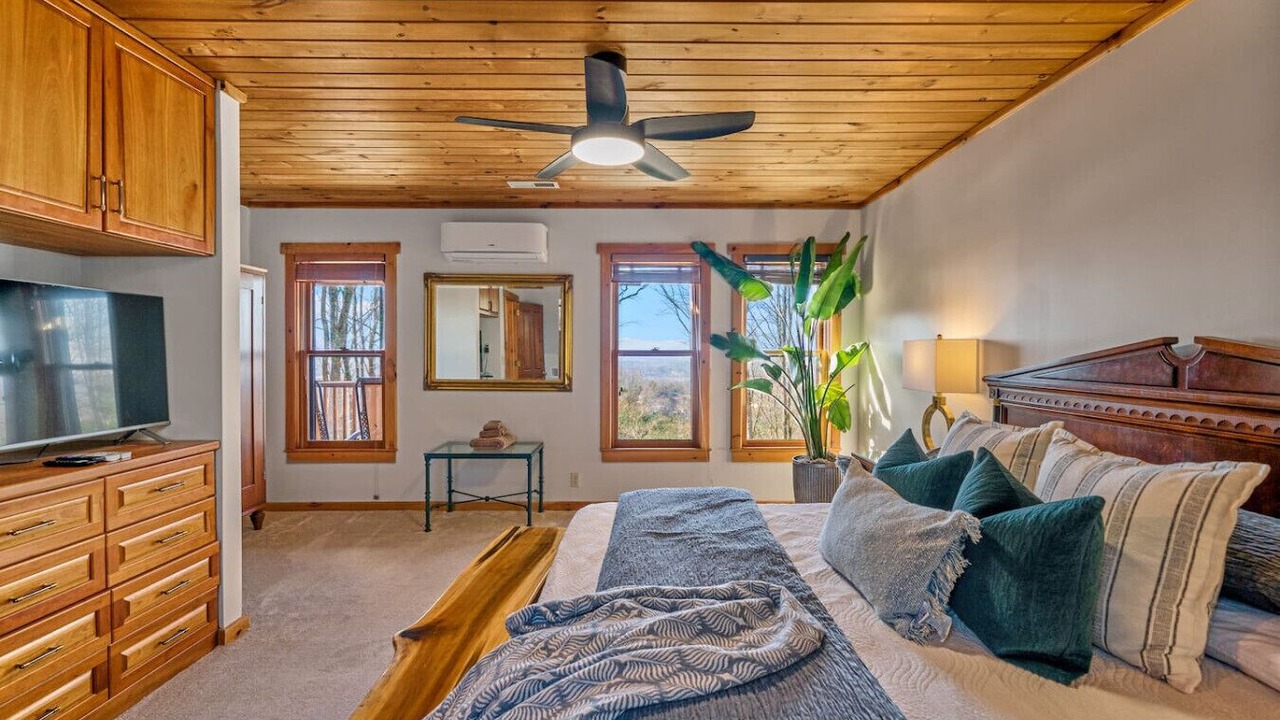 Photo of Bedroom in East End - Valley Street