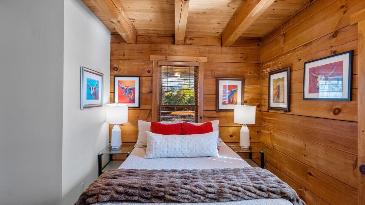 Photo of Bedroom in East End - Valley Street