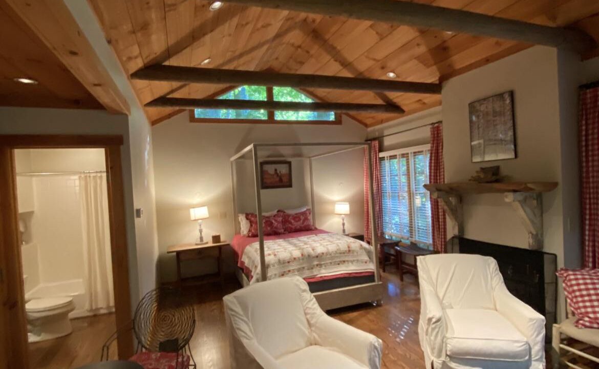 Photo of Bedroom in Lake Sequoyah