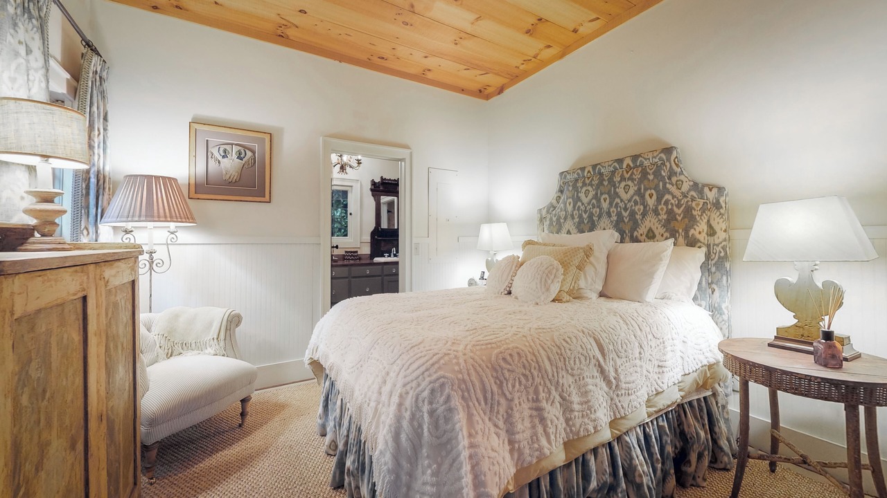 Photo of Bedroom in Lake Sequoyah