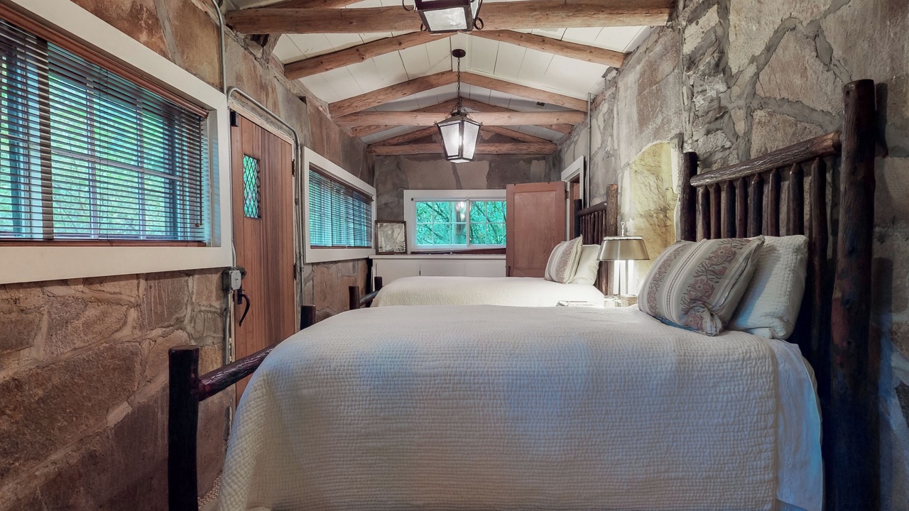 Photo of Bedroom in Lake Sequoyah