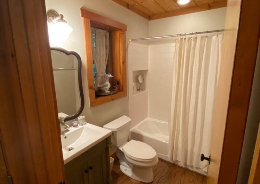 Photo of Bathroom in Lake Sequoyah