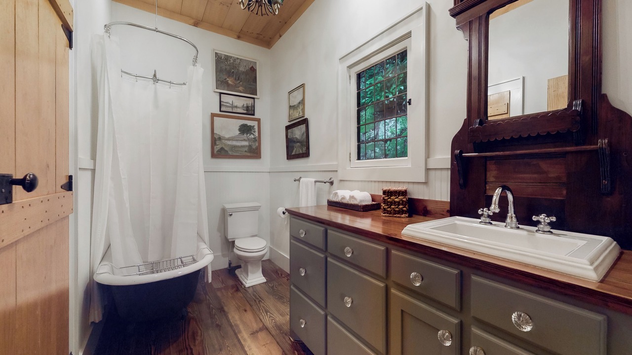 Photo of Bathroom in Lake Sequoyah