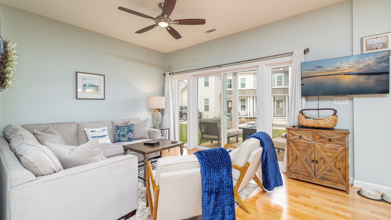 Photo of Livingroom in Eatons Crossing