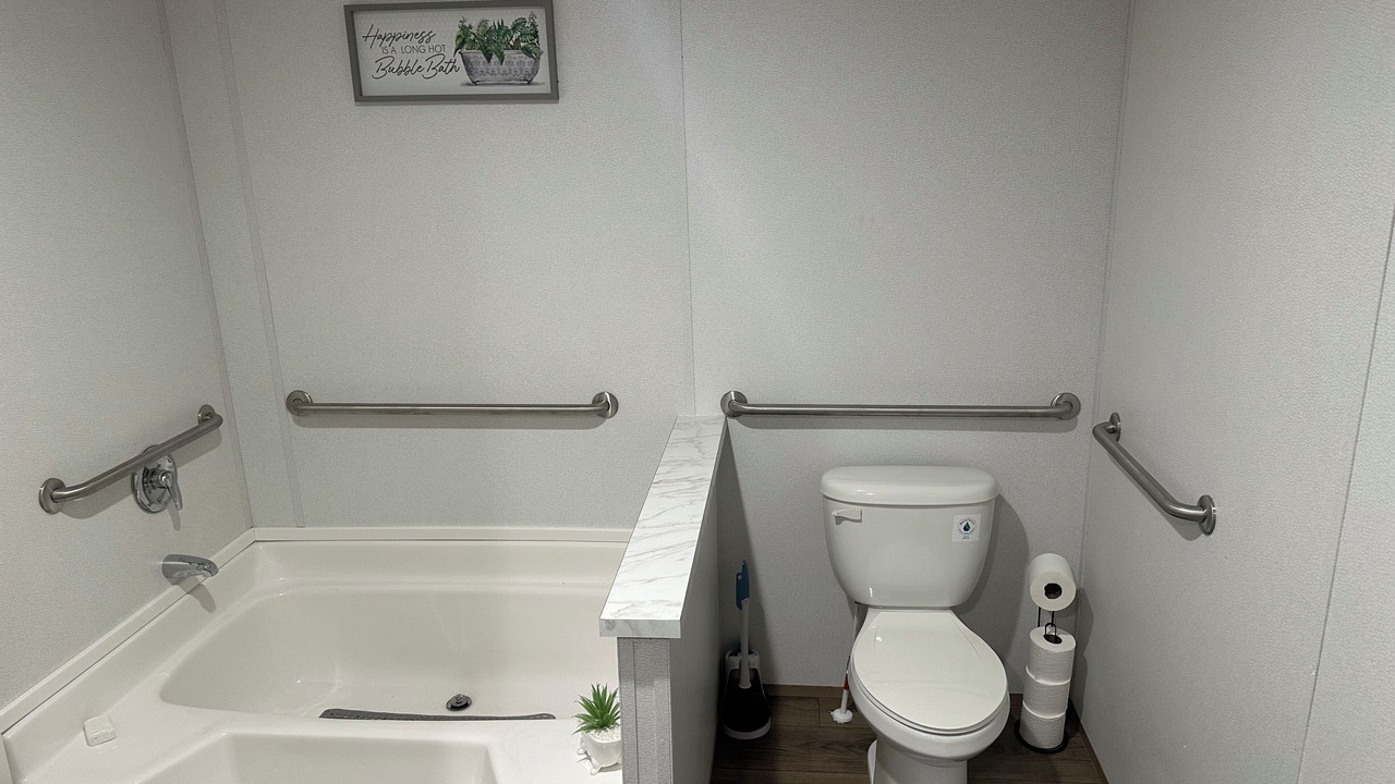 Photo of Bathroom in Cedar Island