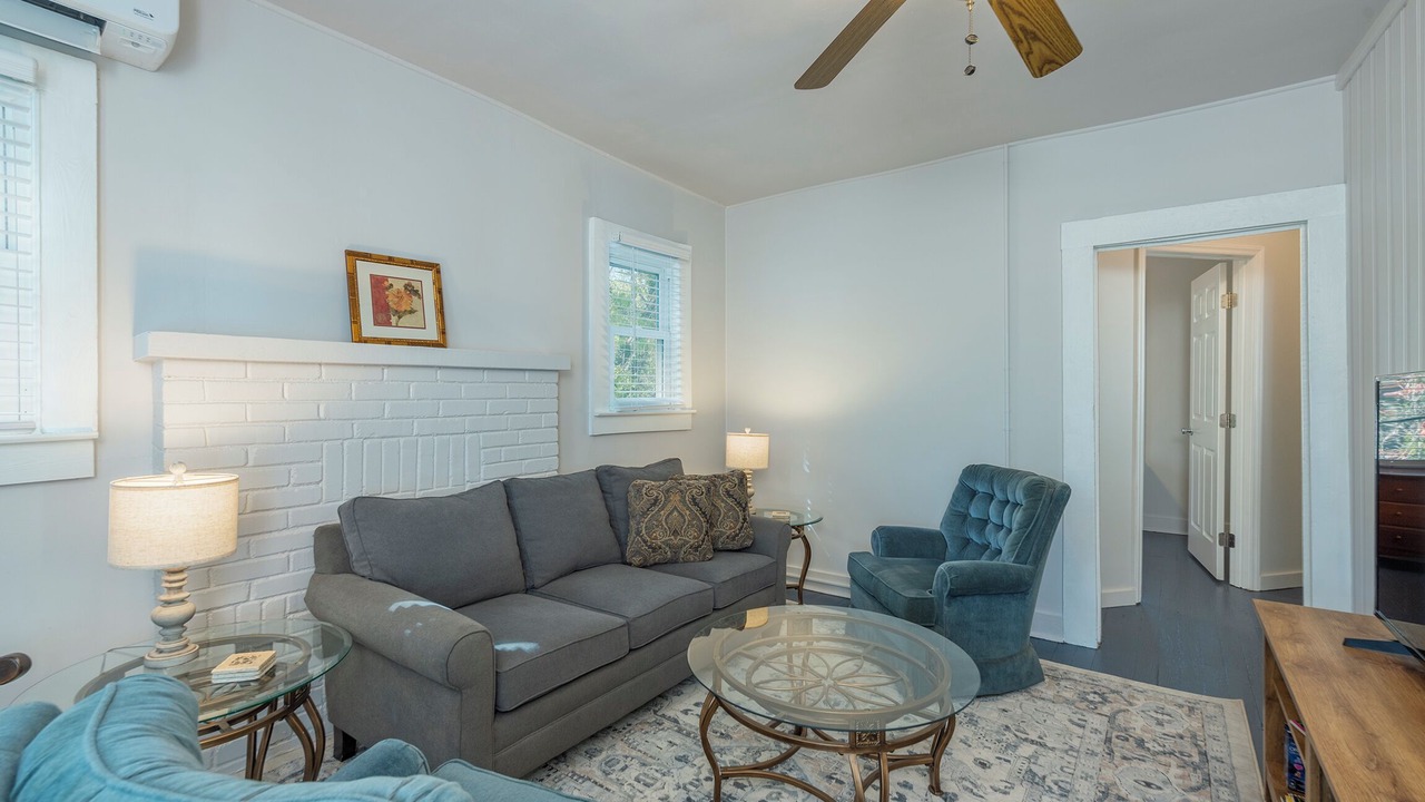 Photo of Livingroom in Mars Hill