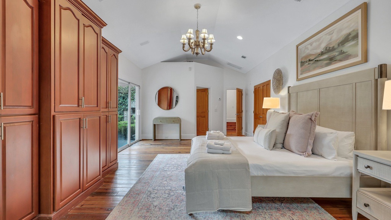 Photo of Bedroom in Historic District - North