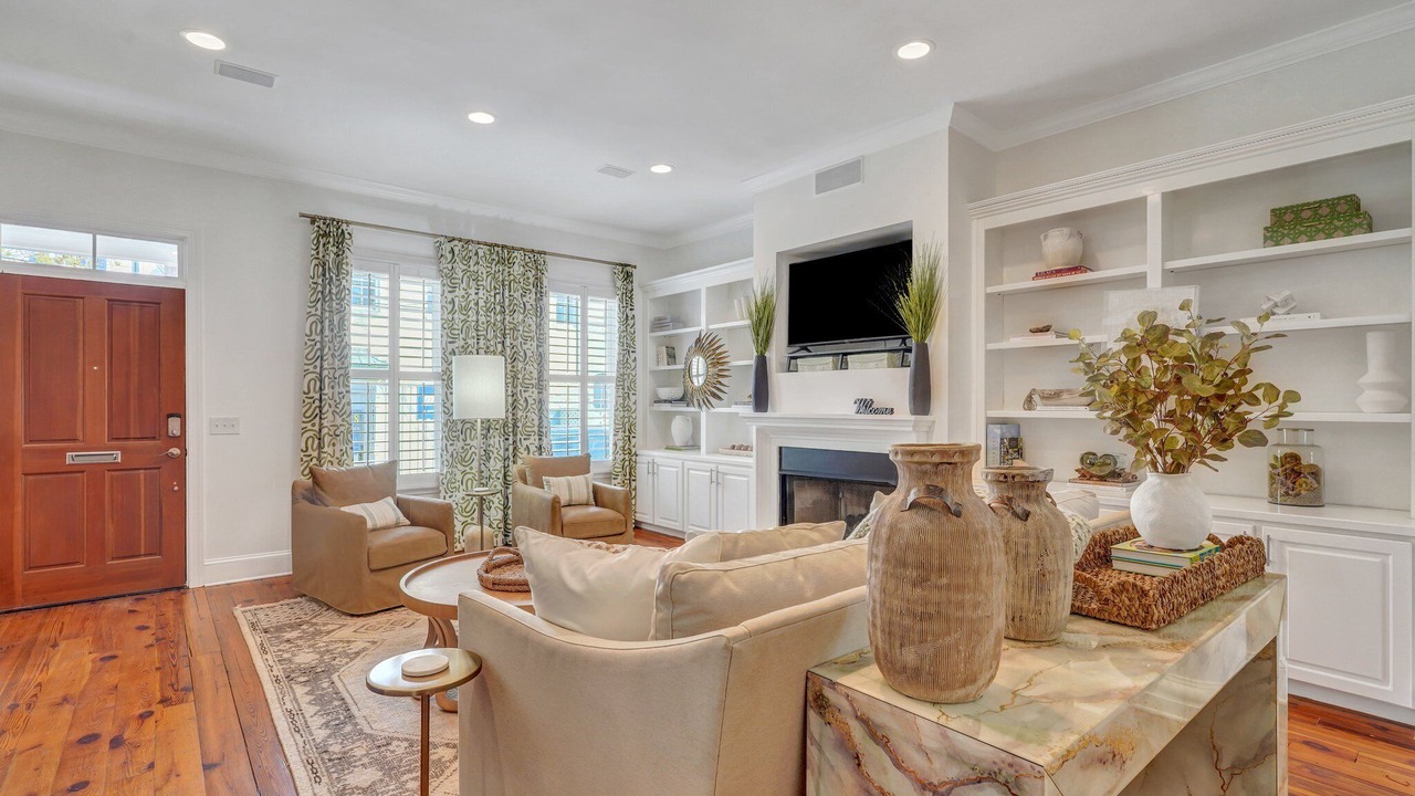 Photo of Livingroom in Historic District - North
