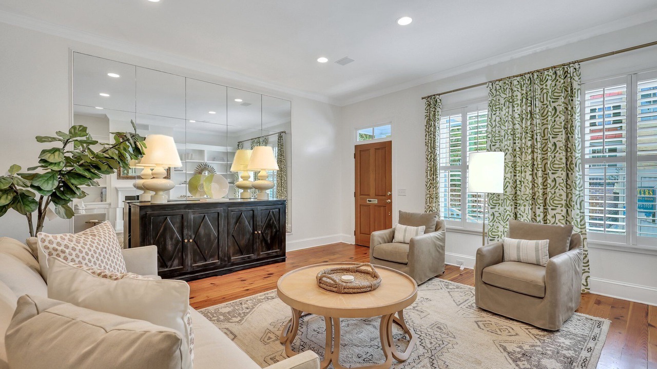 Photo of Livingroom in Historic District - North