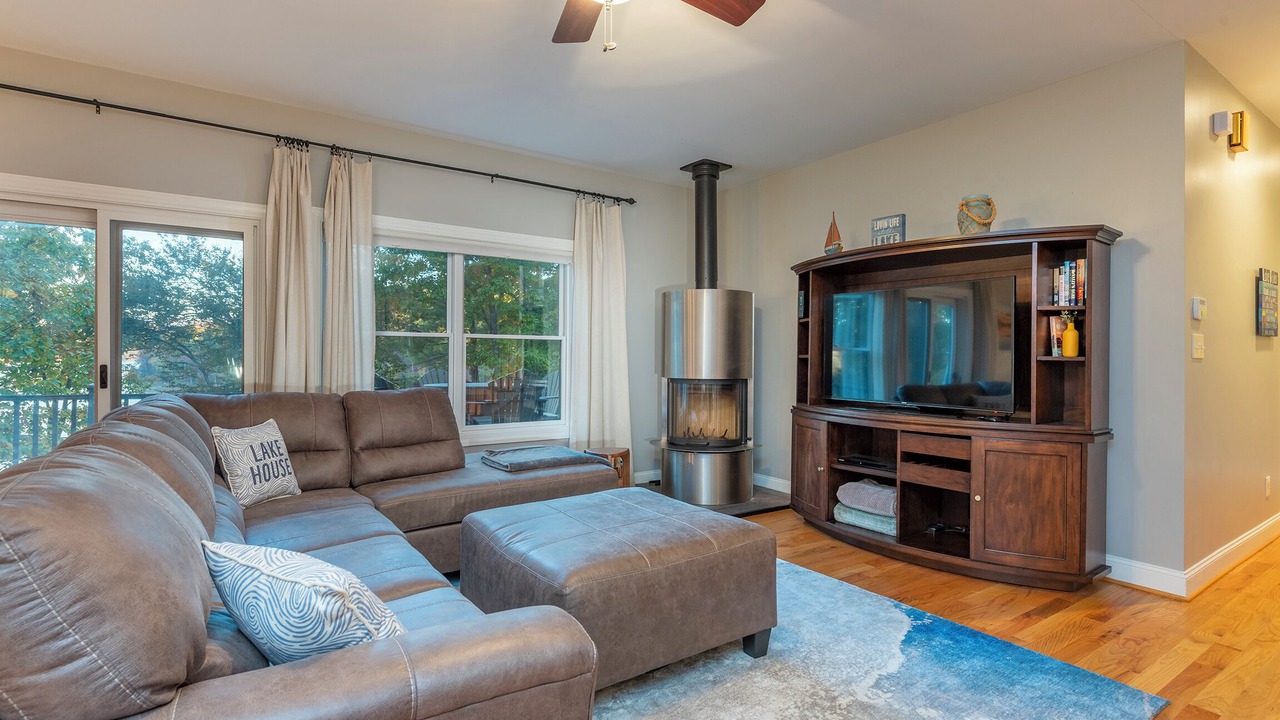 Photo of Livingroom in Forest Lake Heights