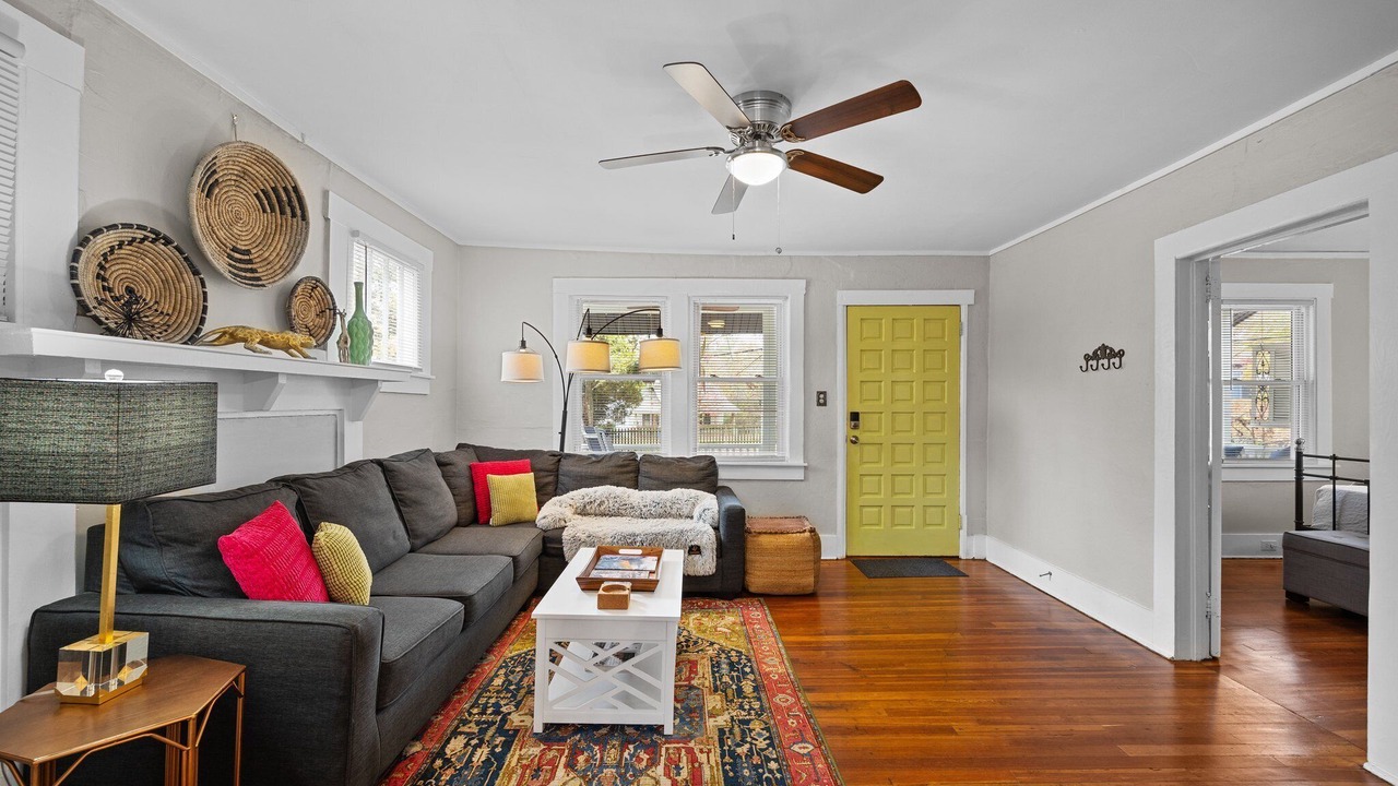 Photo of Livingroom in Oakley