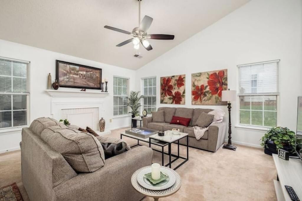 Photo of Livingroom in Matthews